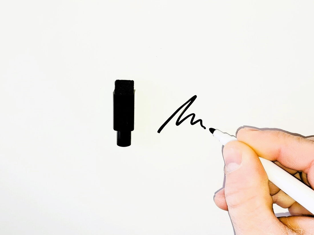 Mini feutre noir effaçable avec bouchon effaceur magnétique