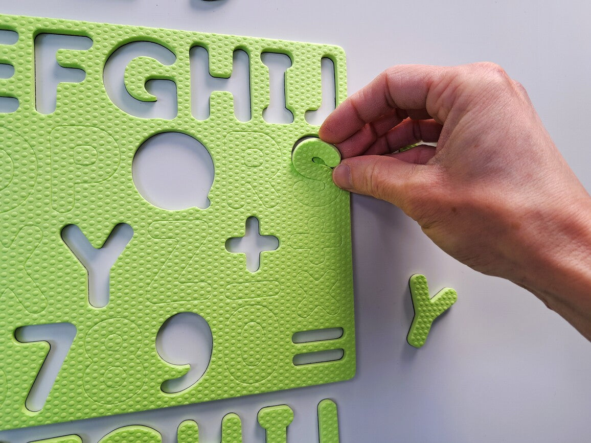 Alphabet + chiffres magnétiques en mousse