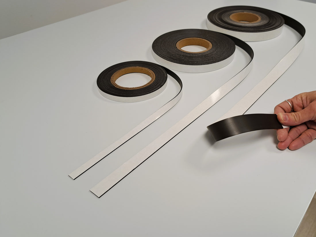 Bande magnétique adhésive