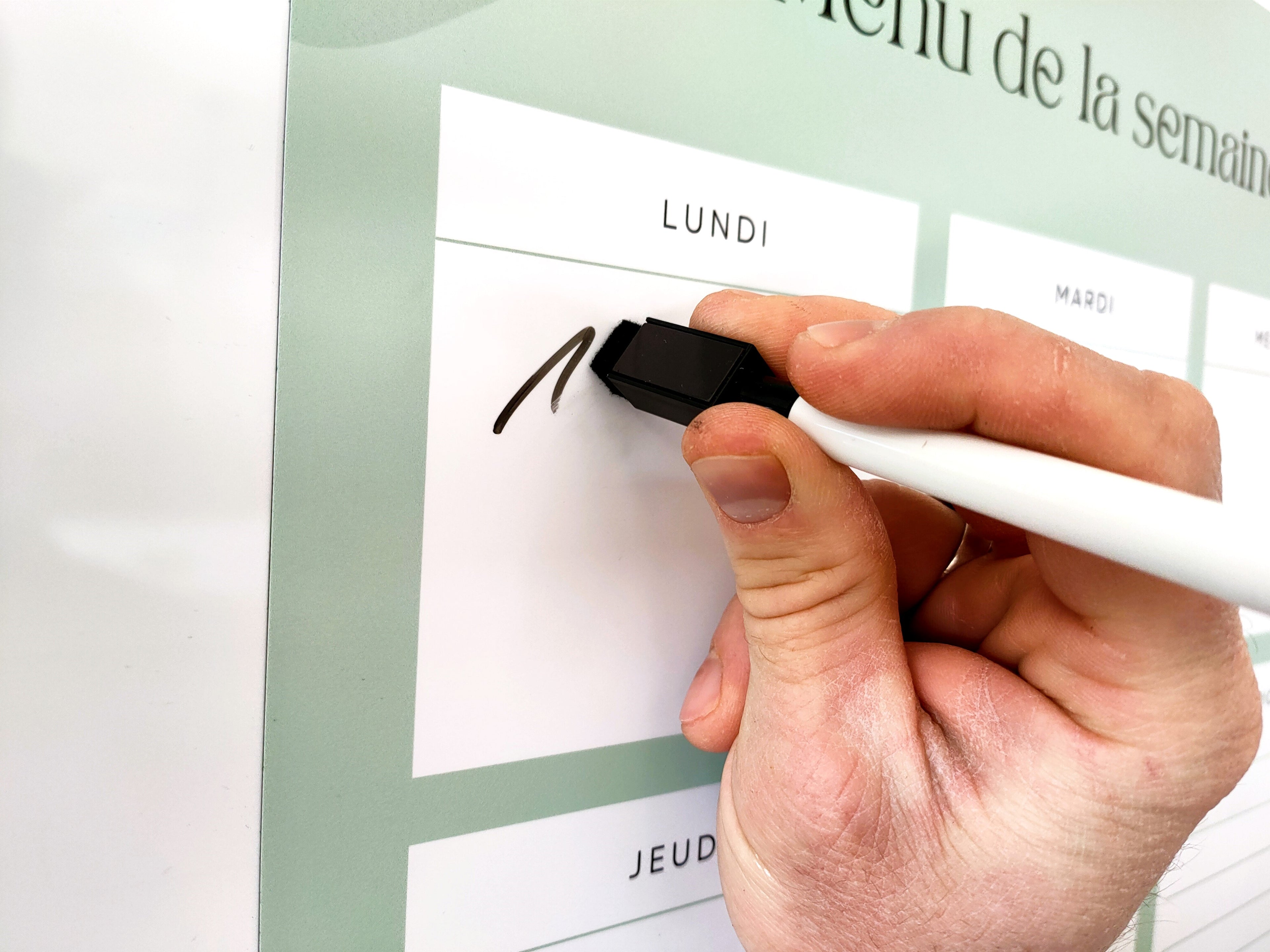 Mini feutre noir effaçable avec bouchon effaceur magnétique