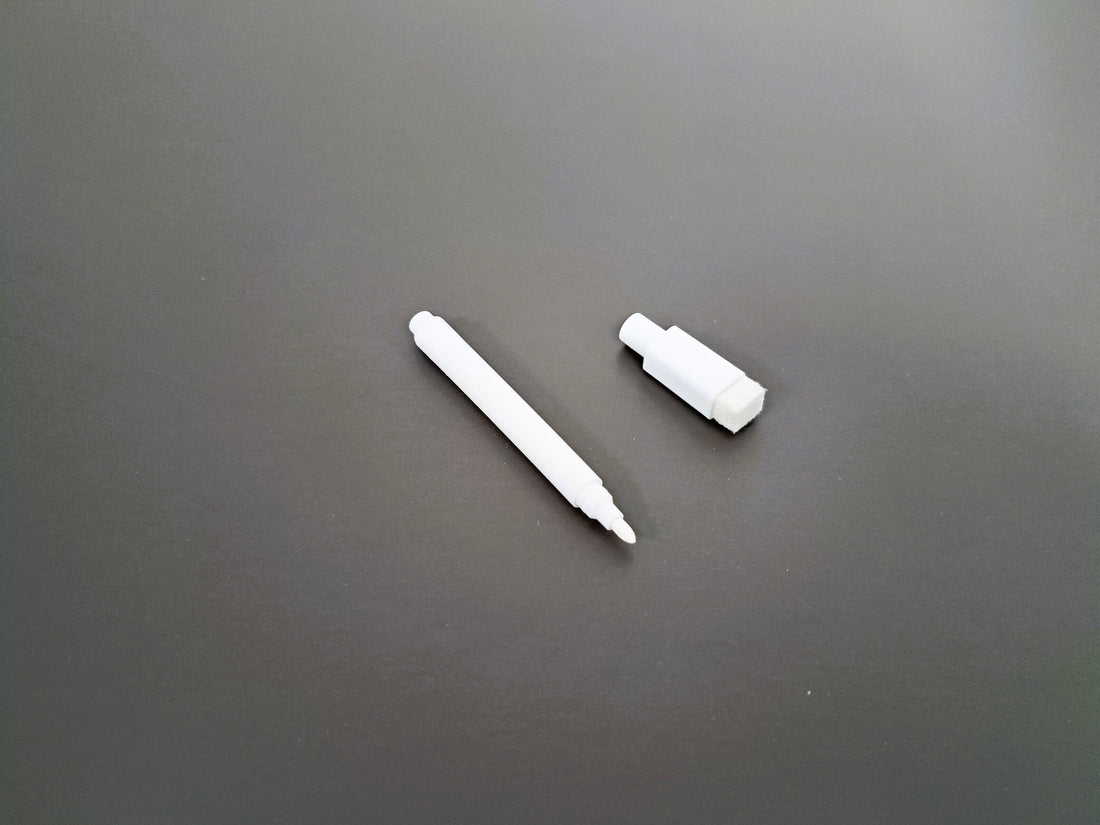 Mini feutre blanc effaçable avec bouchon effaceur magnétique