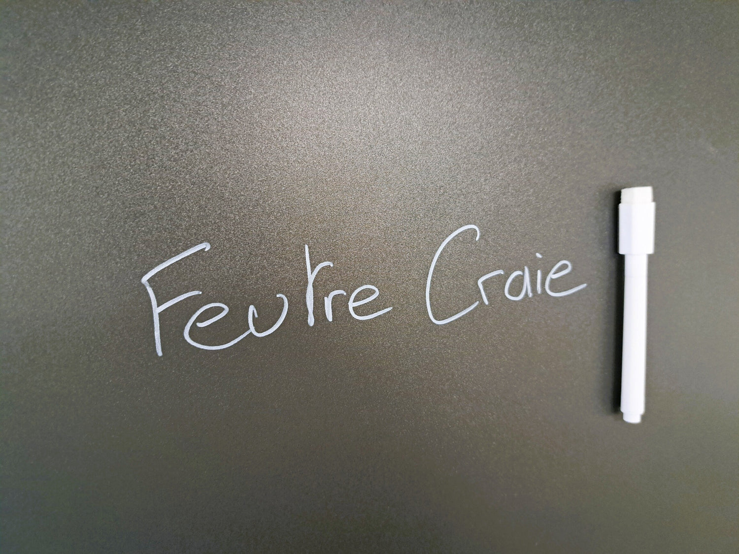 Mini feutre blanc effaçable avec bouchon effaceur magnétique
