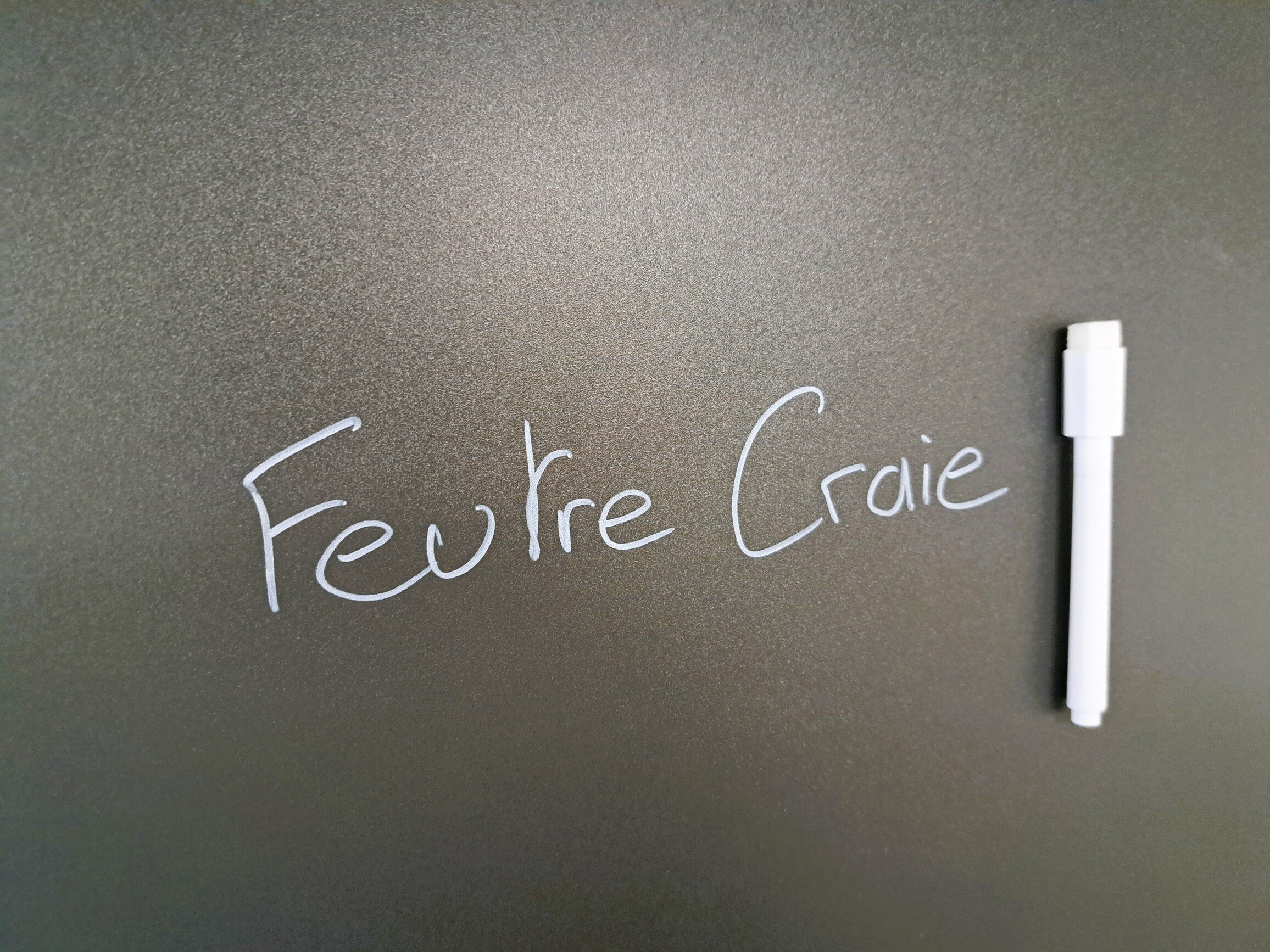 Mini feutre blanc effaçable avec bouchon effaceur magnétique